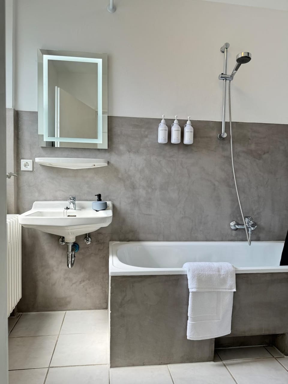 Shower, Bathroom, Bath, towels