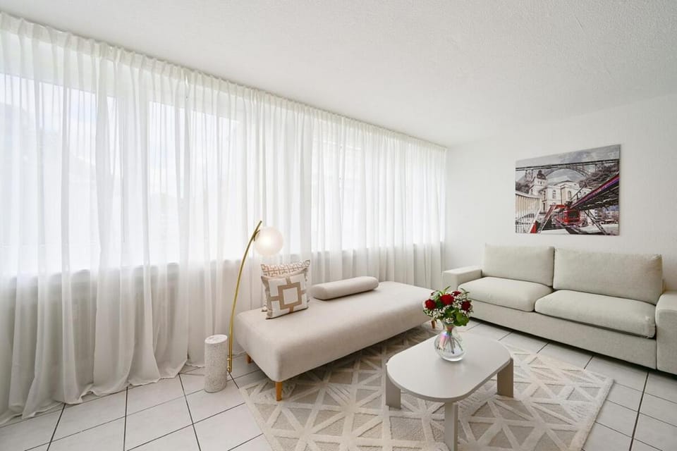 Beautiful Spacious 5 Room Apt in City Center that Sleeps 10 Apartment in Wuppertal