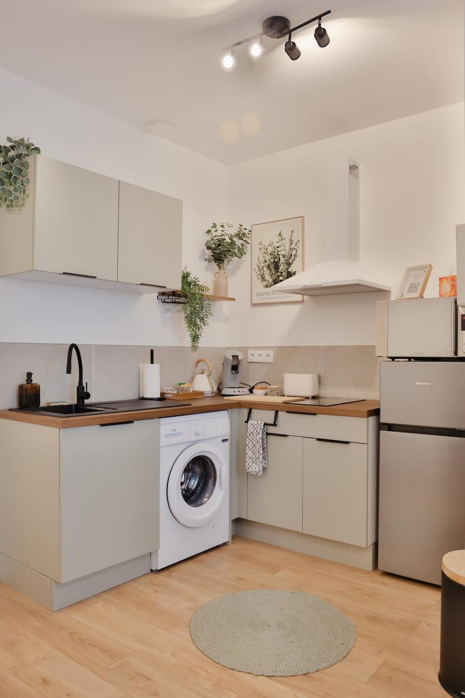 microwave, oven, stove, toaster, washing machine, kitchen