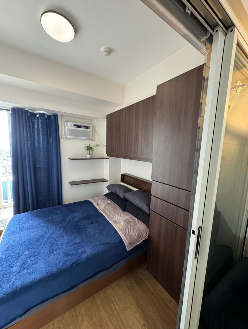 Bed, Bedroom, air conditioner
