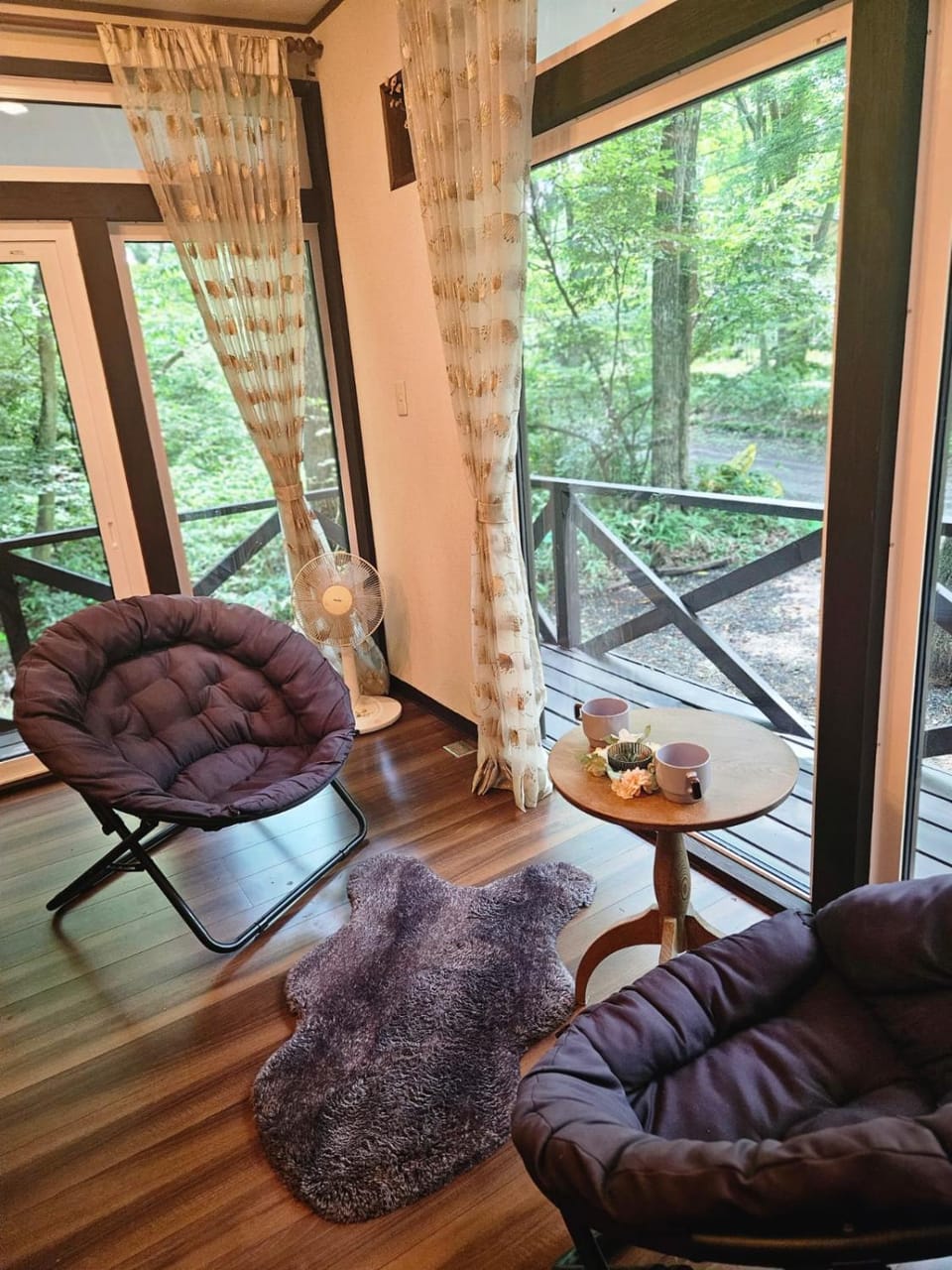 View (from property/room), Balcony/Terrace, Living room, Seating area