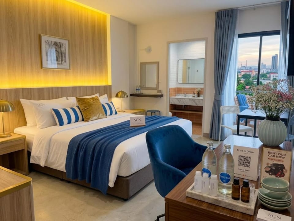 Bed, Living room, Seating area, Bedroom, towels