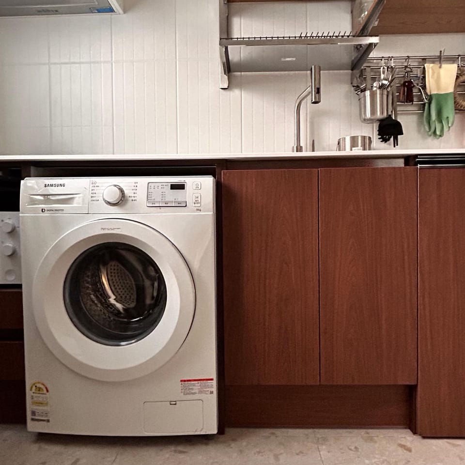 Kitchen or kitchenette, washing machine