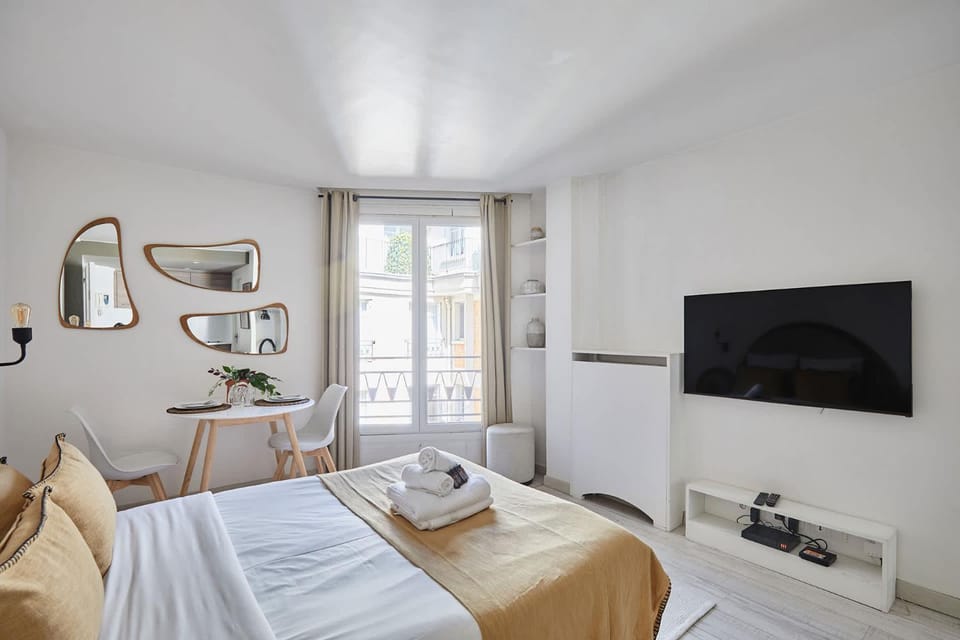 Bed, TV and multimedia