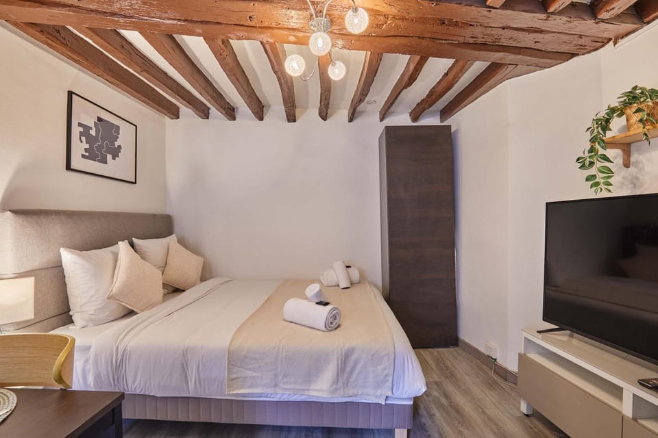 Bed, TV and multimedia