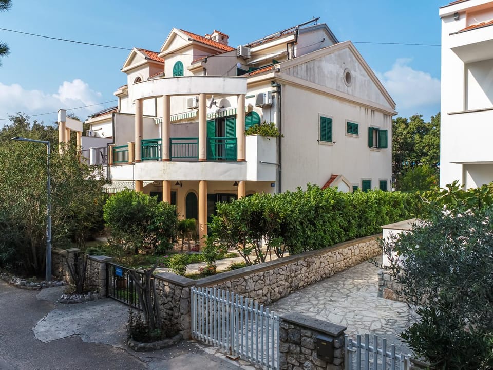 Property building, Day
