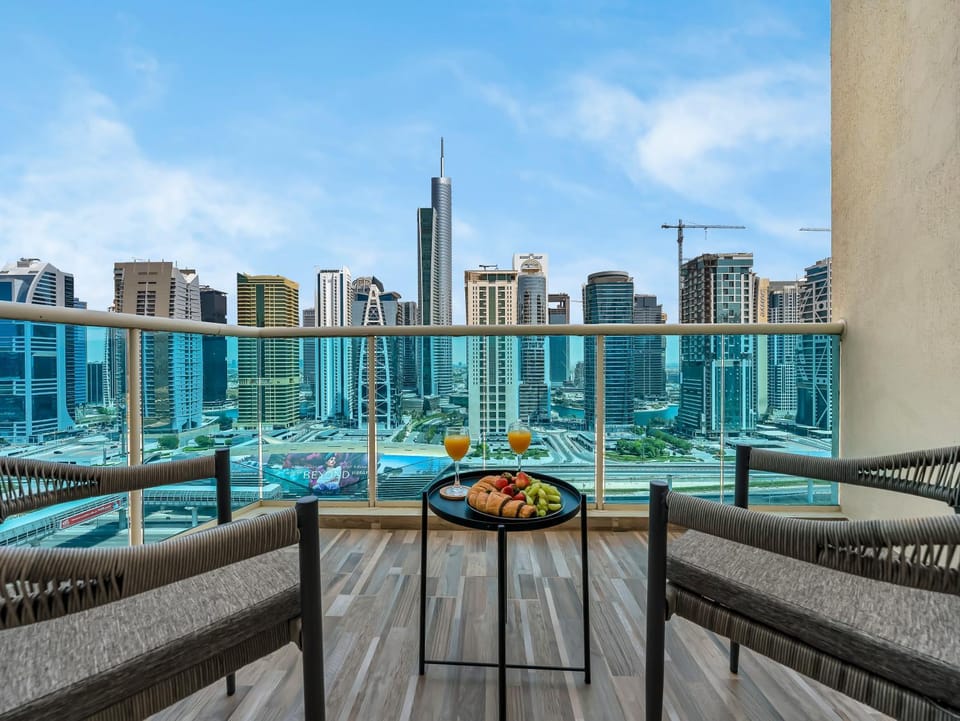 Patio, Day, View (from property/room), Balcony/Terrace, Seating area, City view