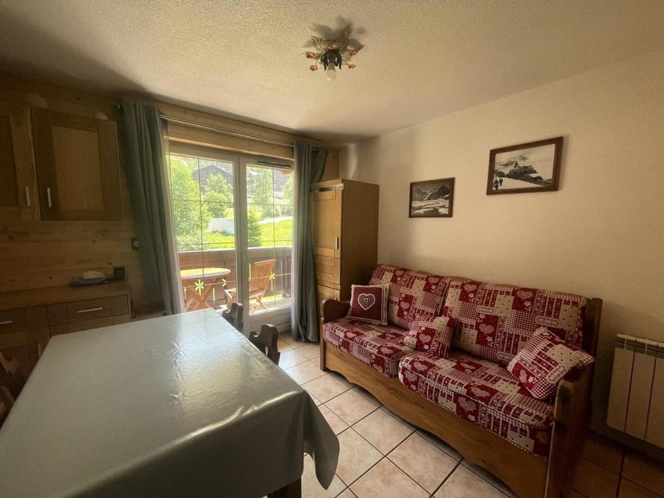 Bed, Living room