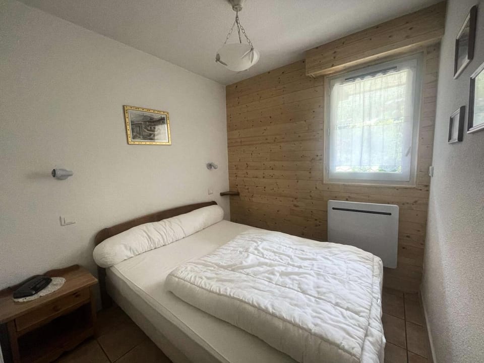 Bed, Living room, furniture