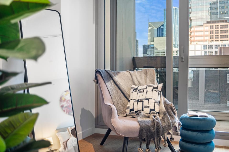 F1 Grand Prix Melbourne CBD 2 Bedroom Apartment with Pool Gym and City Views Apartment in Melbourne