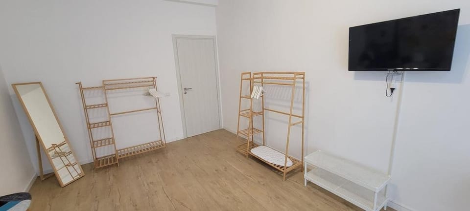 TV and multimedia, Photo of the whole room, Bedroom, wardrobe