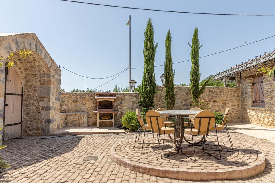 Ξενώνας Πελασγός Bed and Breakfast in Peloponnese Region