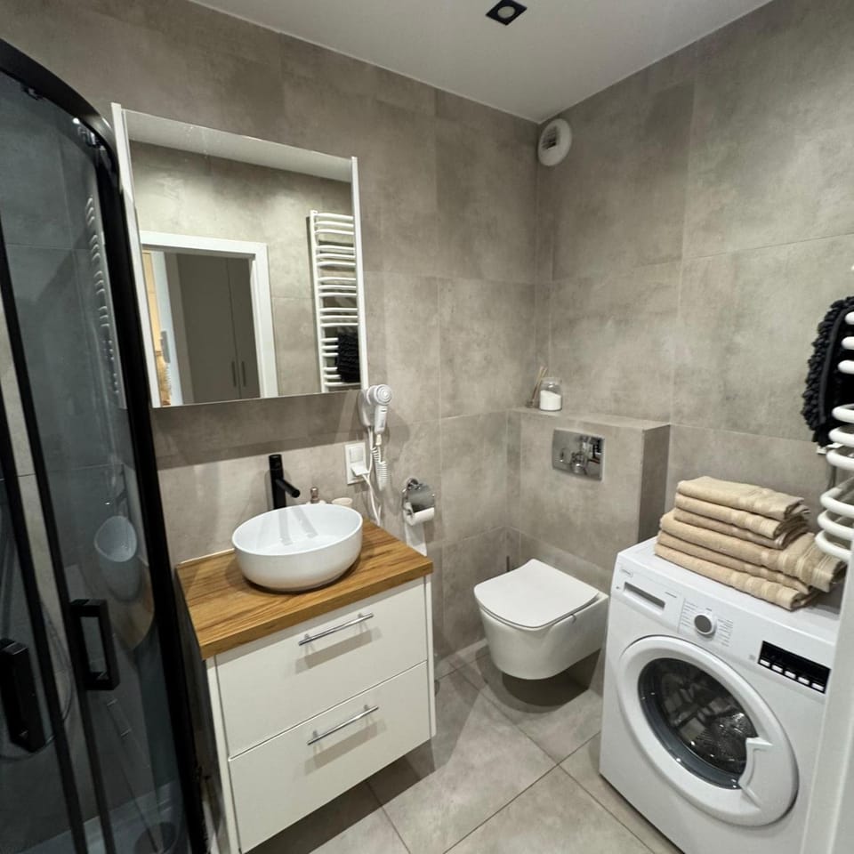 Toilet, Bathroom, towels