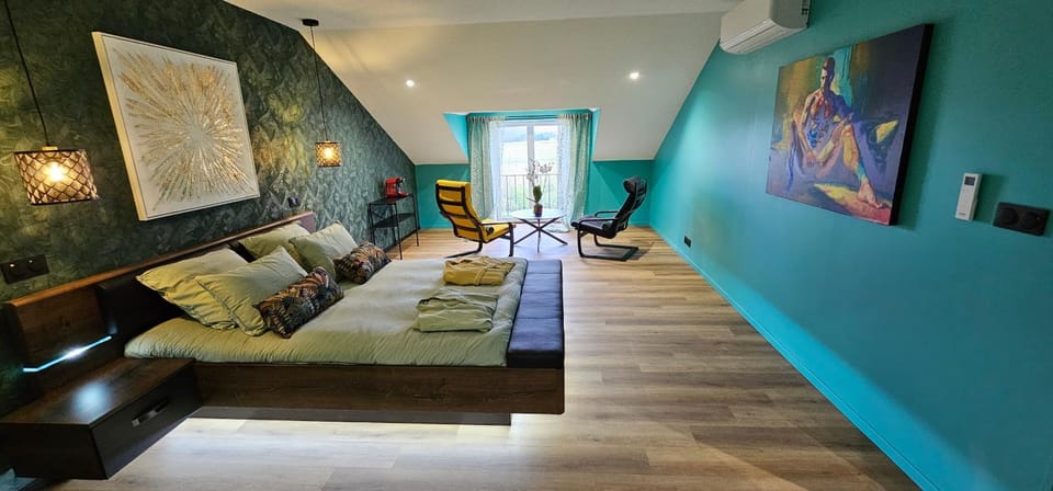 Photo of the whole room