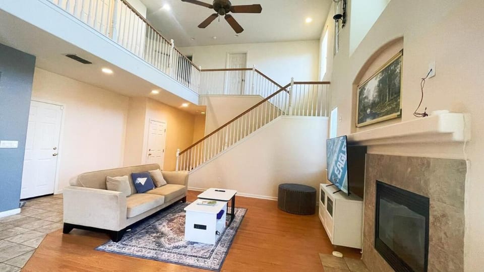 New - Spacious, Comfortable 5 Beds 3 Baths House House in Elk Grove