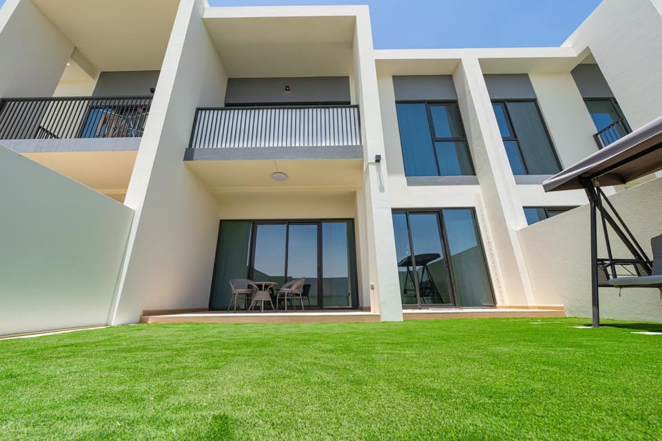 Property building, Patio, Spring, Day, Garden, View (from property/room), Balcony/Terrace, Garden view