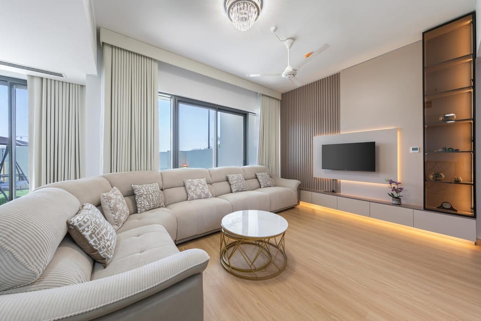 Communal lounge/ TV room, TV and multimedia, Living room, Seating area, Evening entertainment