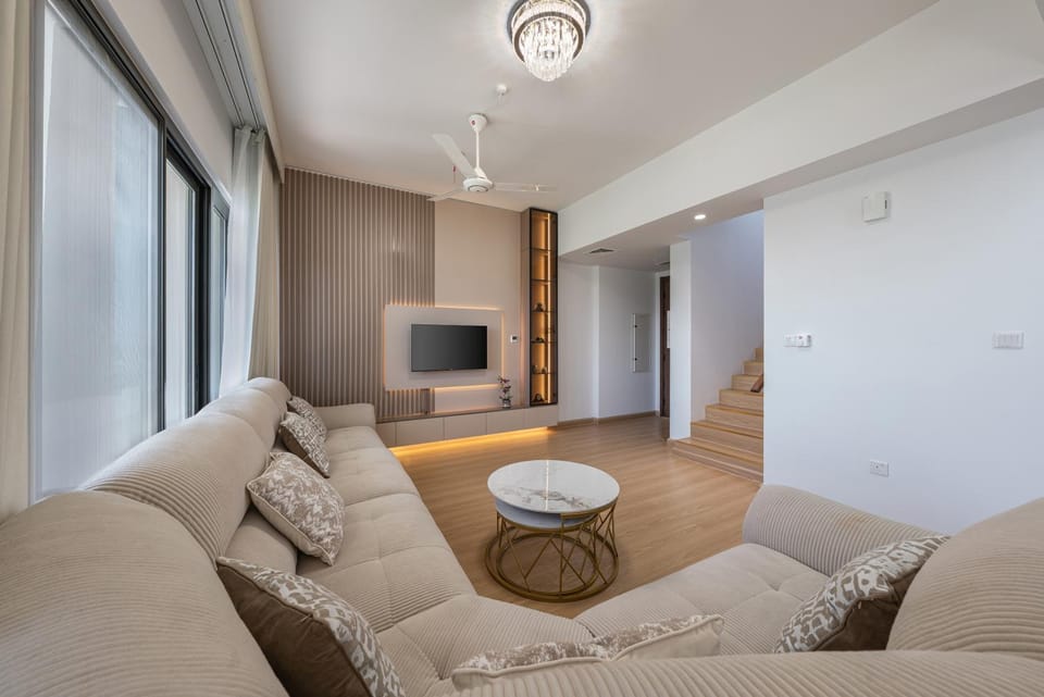 Communal lounge/ TV room, TV and multimedia, Living room, Seating area, Evening entertainment