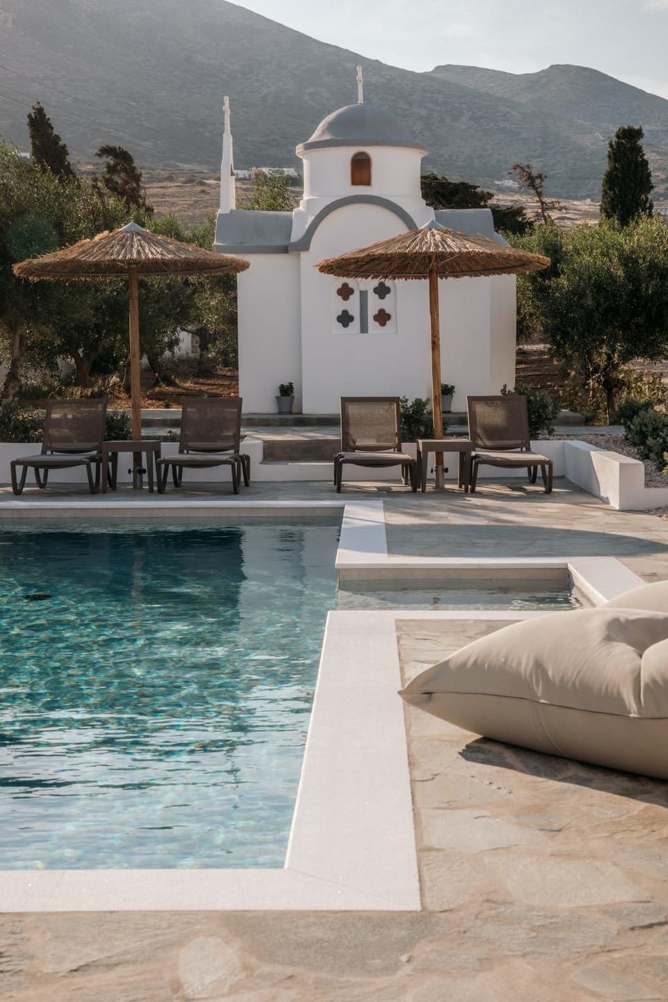 Property building, Mountain view, Pool view, Swimming pool