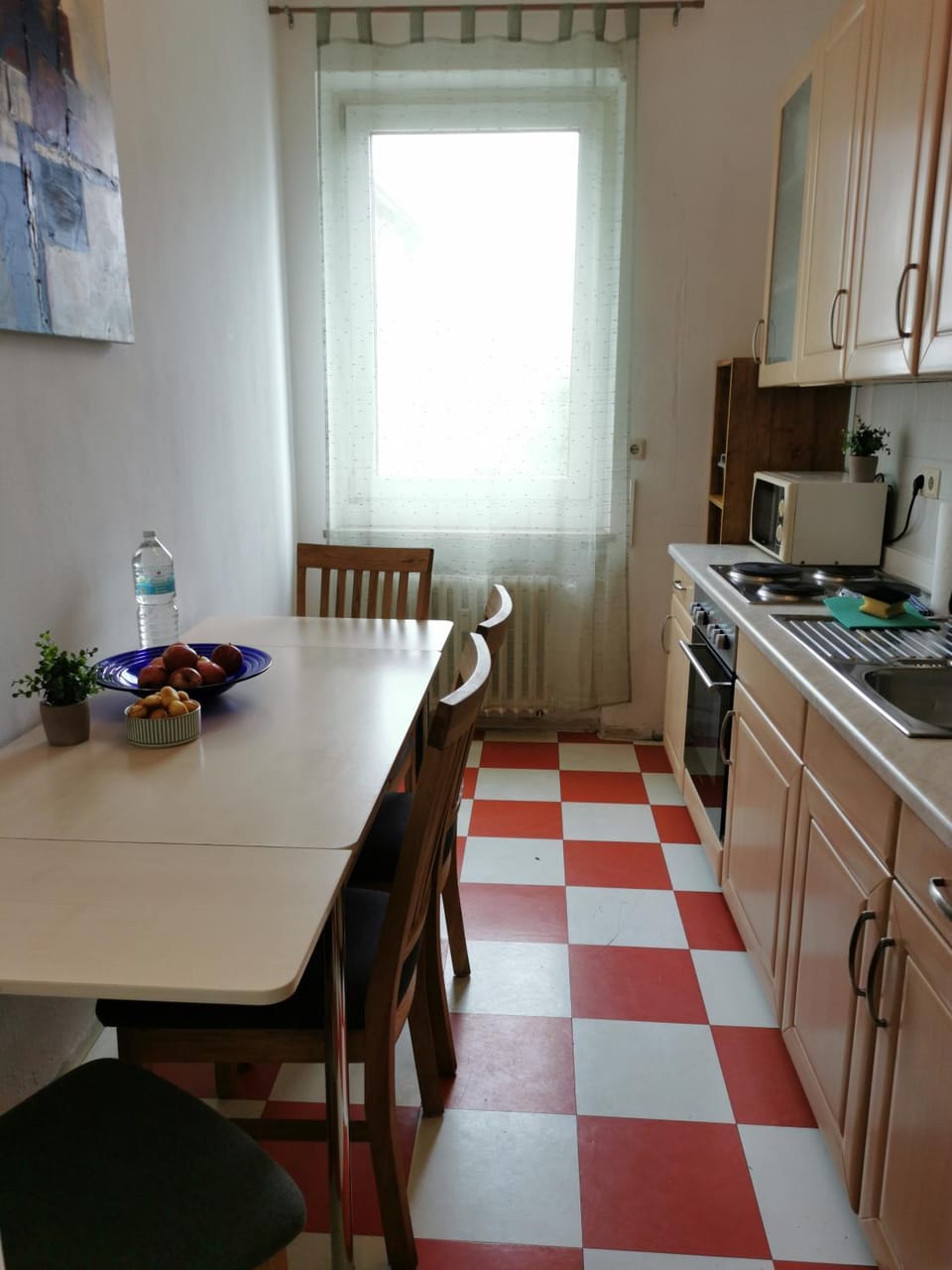 Kitchen or kitchenette, Dining area, oven, stove