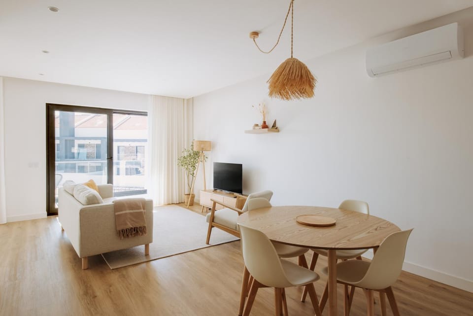 TV and multimedia, Living room, Dining area, air conditioner