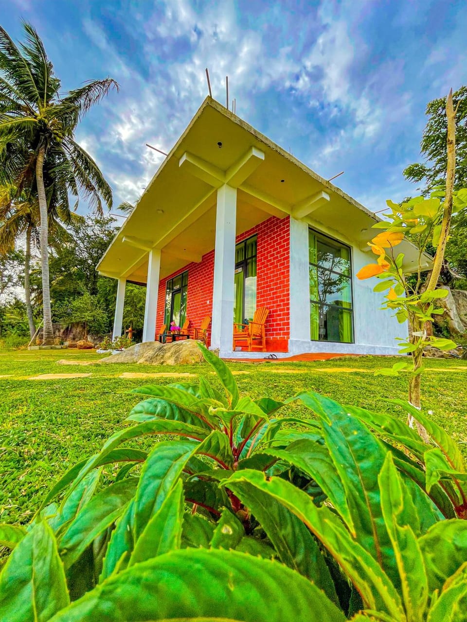 Property building, Spring, Day, Natural landscape, Garden, Garden view