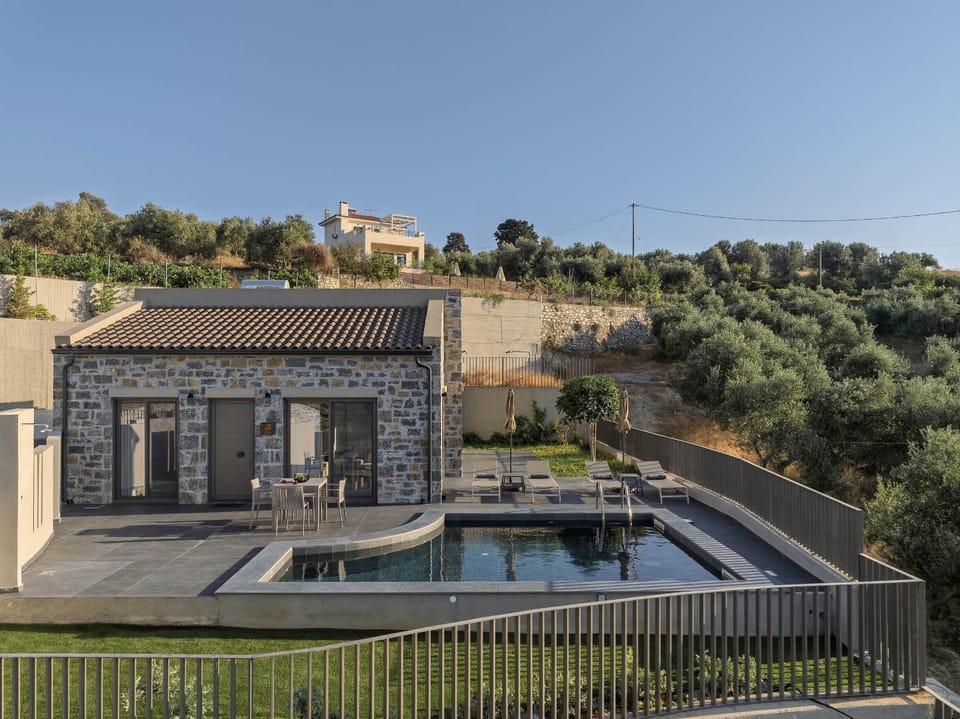 Property building, Day, Pool view, Swimming pool, sunbed