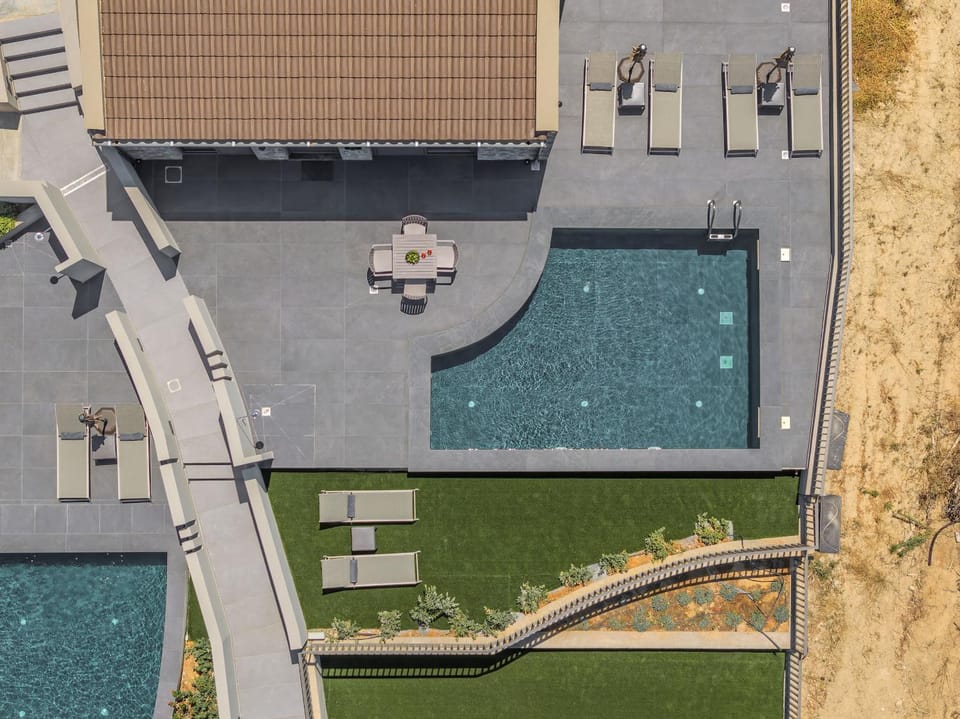 Day, Bird's eye view, Pool view, Swimming pool, sunbed