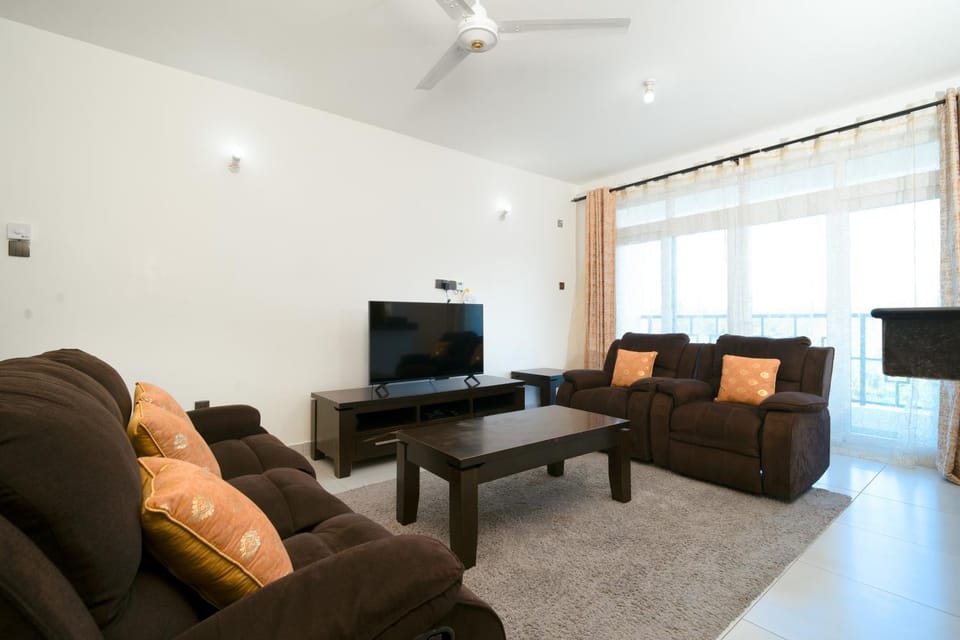 Communal lounge/ TV room, TV and multimedia, Living room, Seating area, Evening entertainment