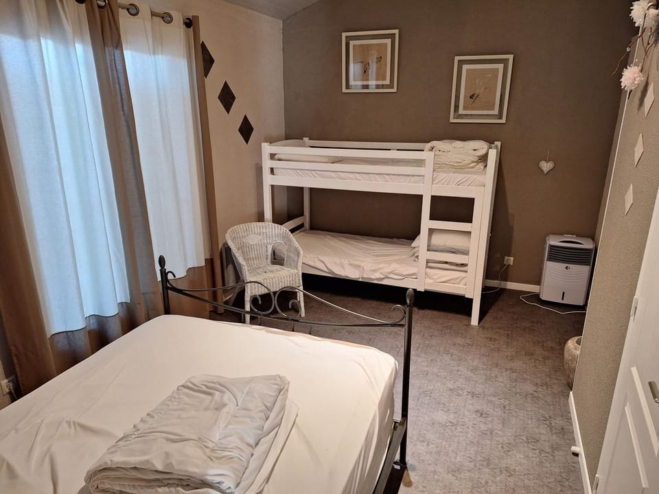 Gite avec piscine privée House in Auvergne-Rhône-Alpes