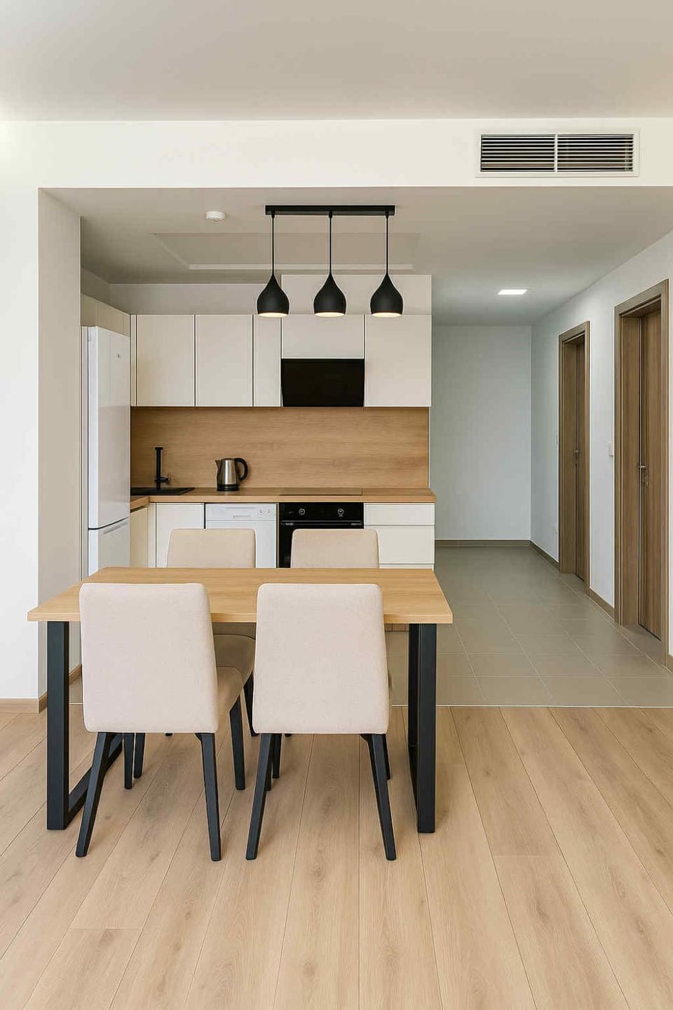 Kitchen or kitchenette, Dining area