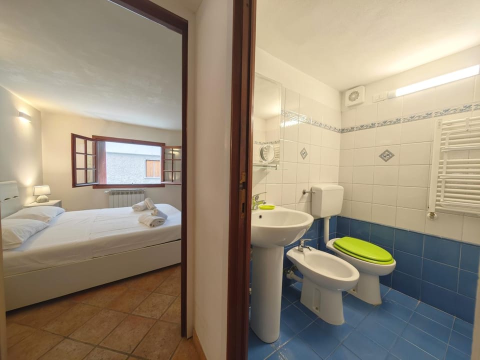 Toilet, Bed, Bathroom, Bedroom, bidet