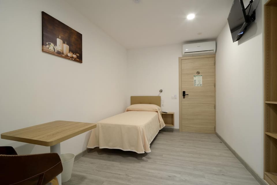 Patio, TV and multimedia, heating, internet, wardrobe, acessibility, air conditioner