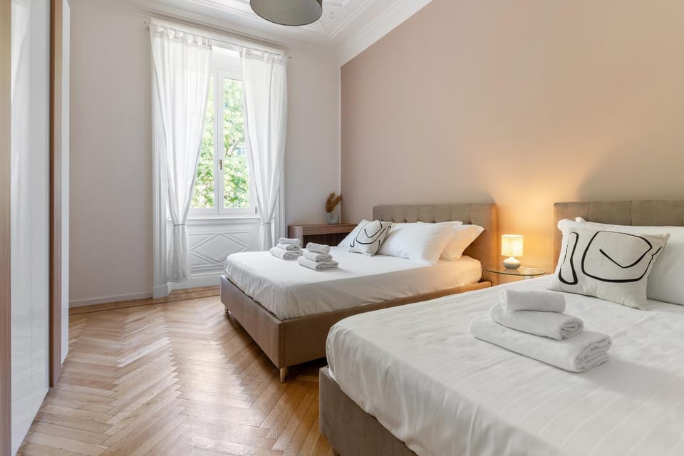 Photo of the whole room, Bedroom