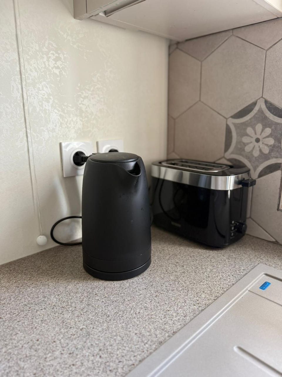 Coffee/tea facilities, toaster