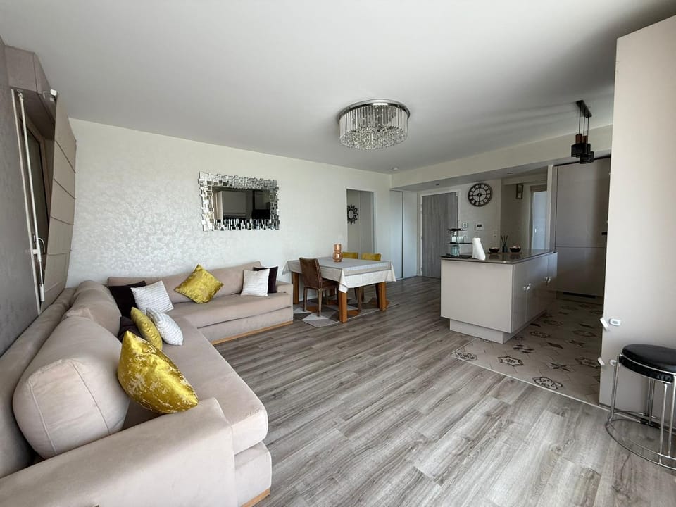 Kitchen or kitchenette, Living room, Dining area