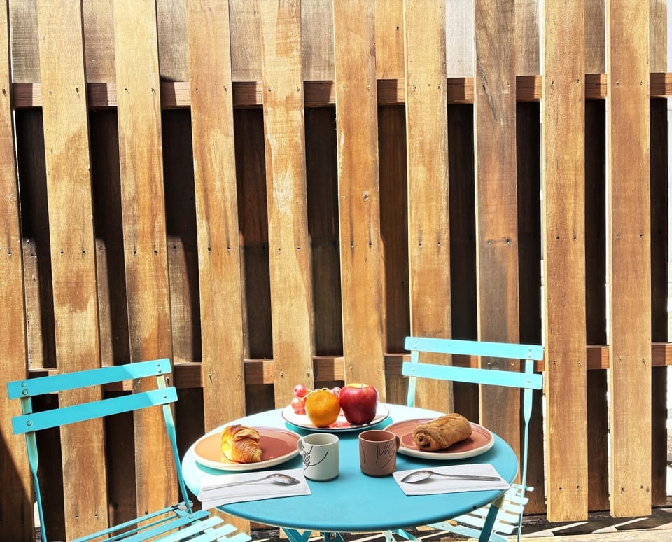 Day, Food and drinks, Dining area, Breakfast, Continental breakfast, Drinks