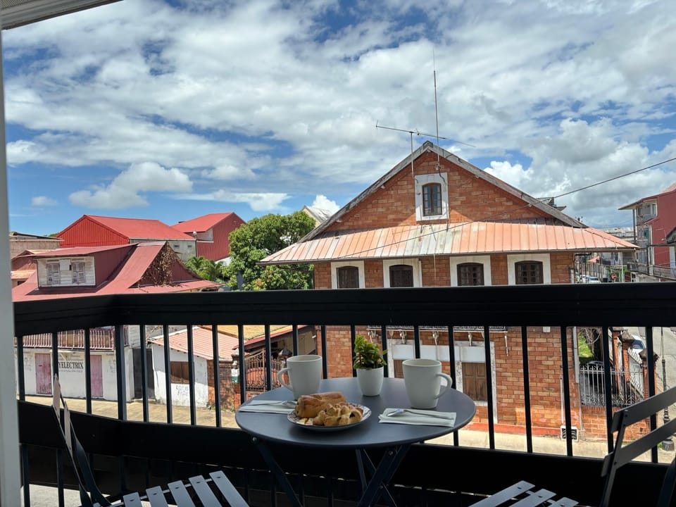 Property building, Day, View (from property/room), Balcony/Terrace, Food and drinks, Dining area, Breakfast