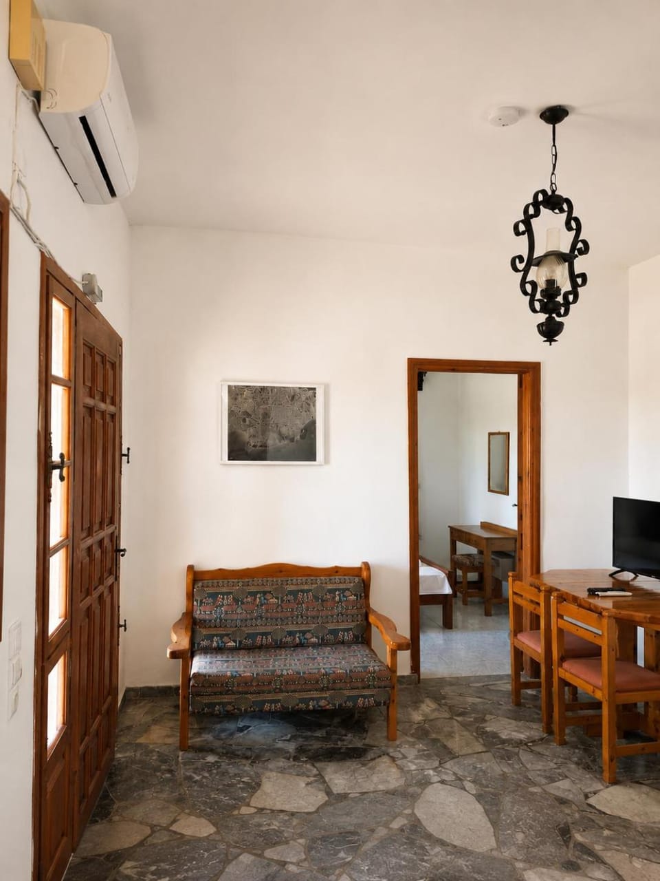 TV and multimedia, Seating area, Dining area