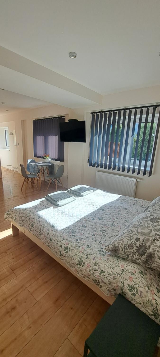 Seating area, Bedroom