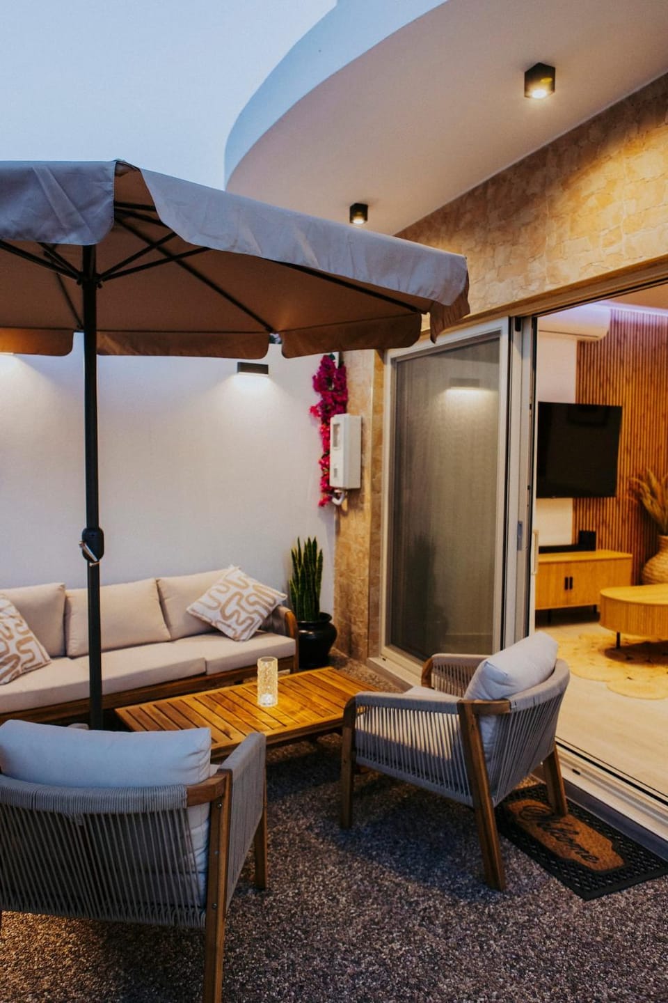 Patio, Balcony/Terrace, Seating area