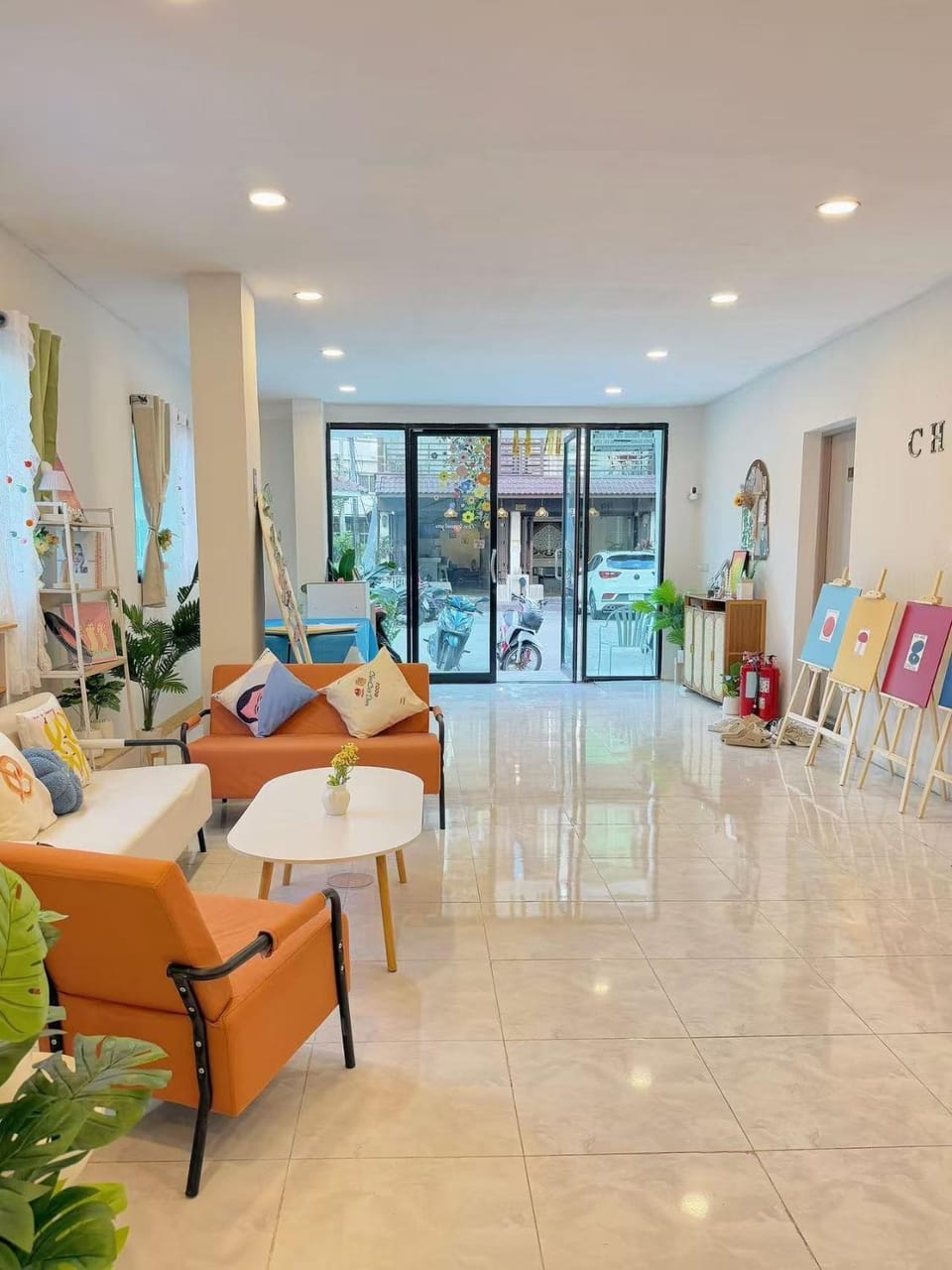 Living room, Seating area
