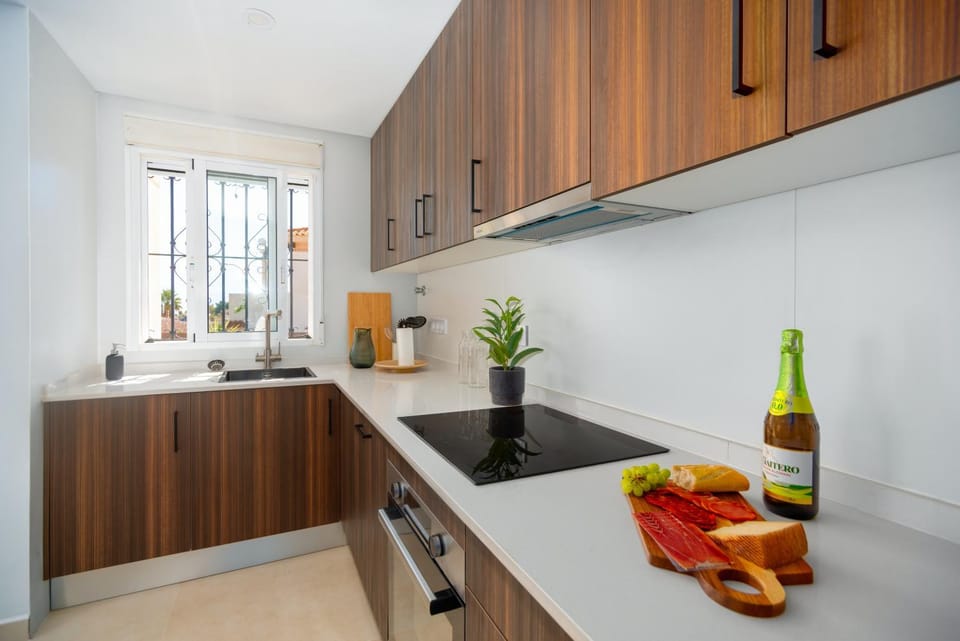 Coffee/tea facilities, dishwasher, oven, stove, kitchen