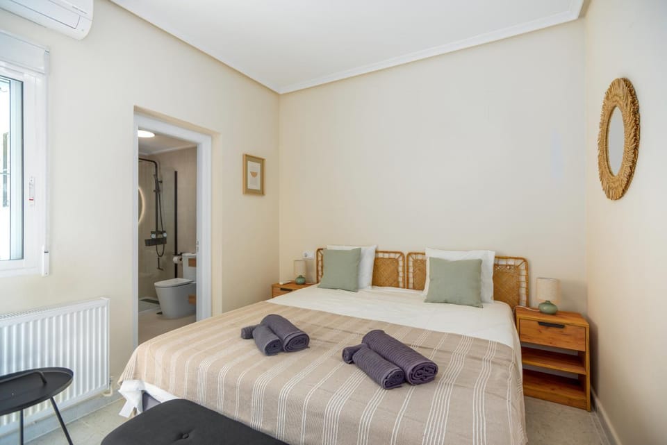 Bedroom, towels, air conditioner