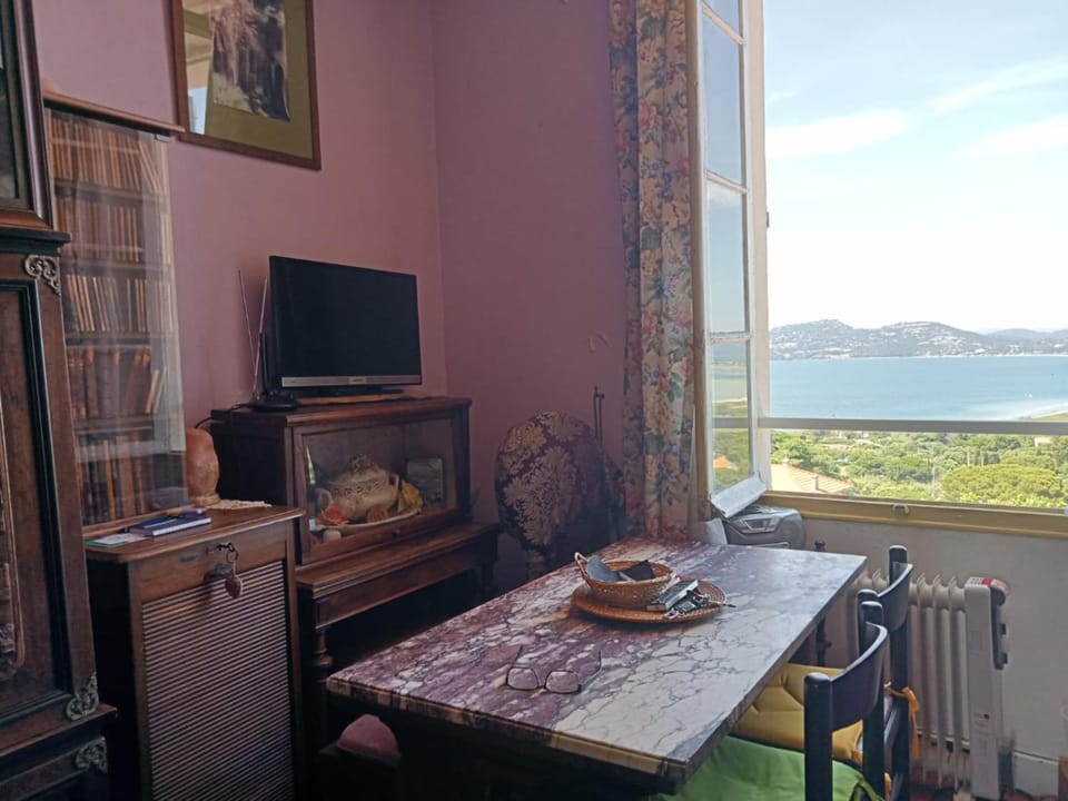 Studio VUE MAGNIFIQUE SUR LA MER Apartment in Hyères