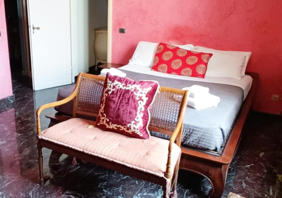 Bed, Bedroom, wardrobe, air conditioner