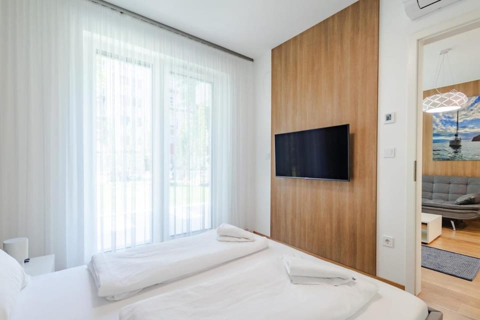SilverBay Apartman by BLTN Apartment in Siófok