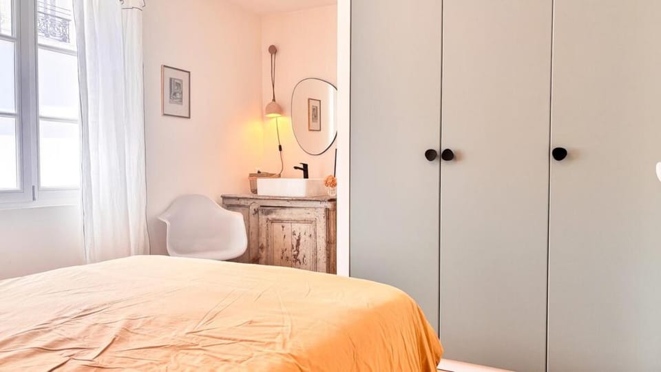 Bed, Photo of the whole room, Bedroom, wardrobe
