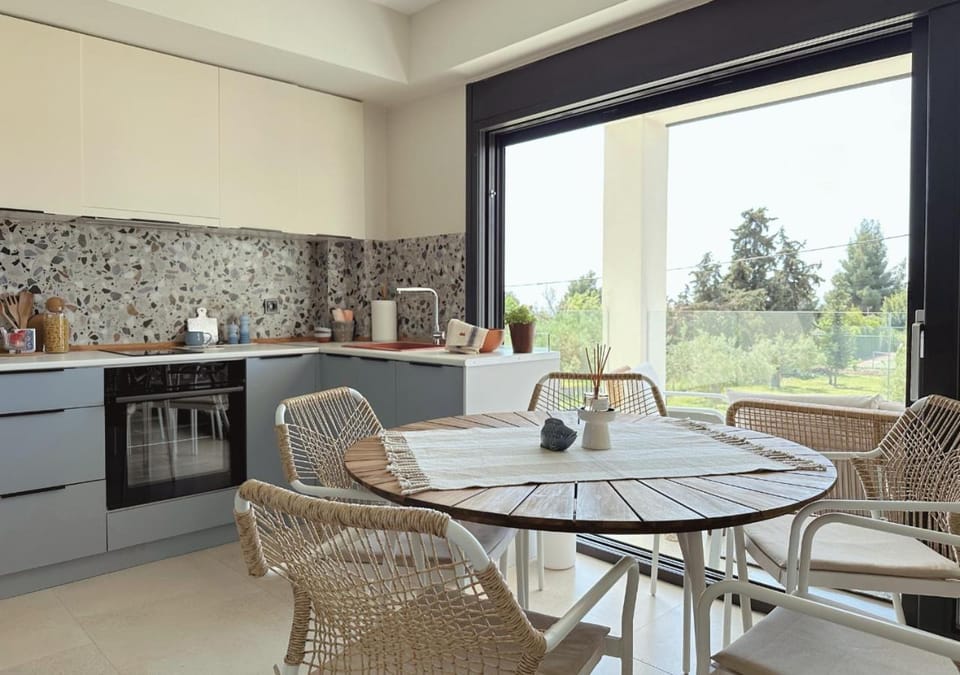 Dining area, Garden view, Sea view, Sea view, oven, stove, kitchen