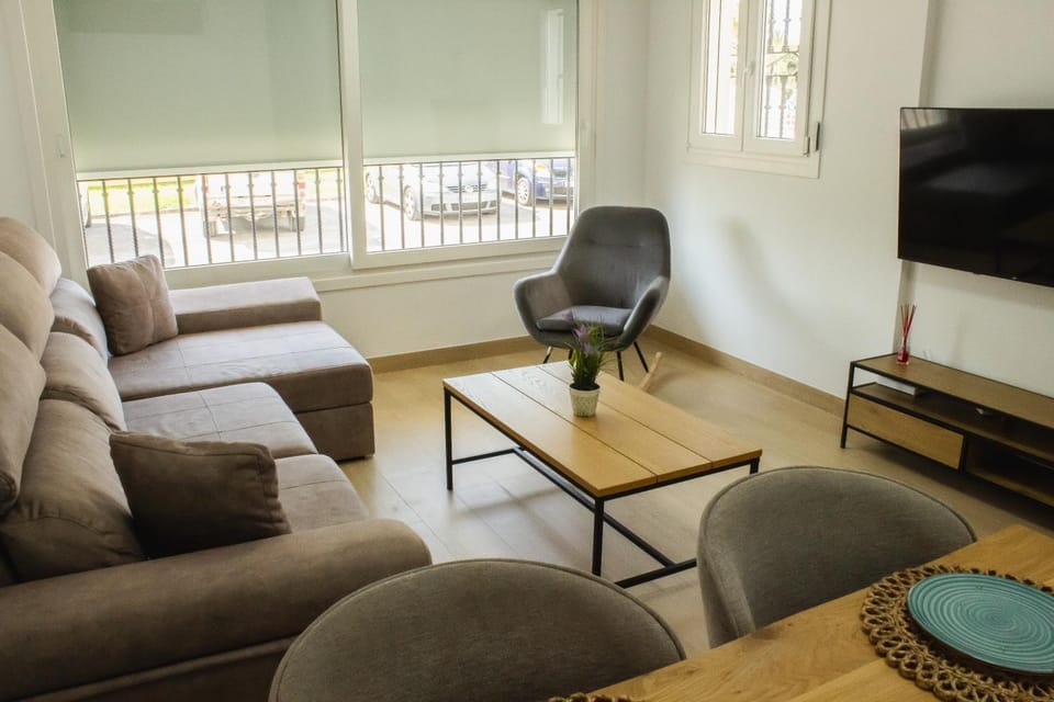 Communal lounge/ TV room, TV and multimedia, Living room, Evening entertainment